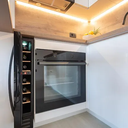 Bellamare Brand New Apartment